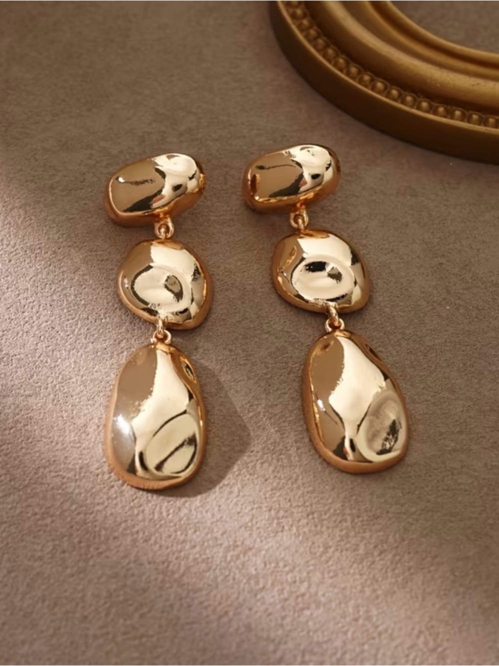 NEW! Gold Drop Sculptural Dangle Earrings. Luxury Earrings. Trandy Statement 💛 - Picture 4 of 5